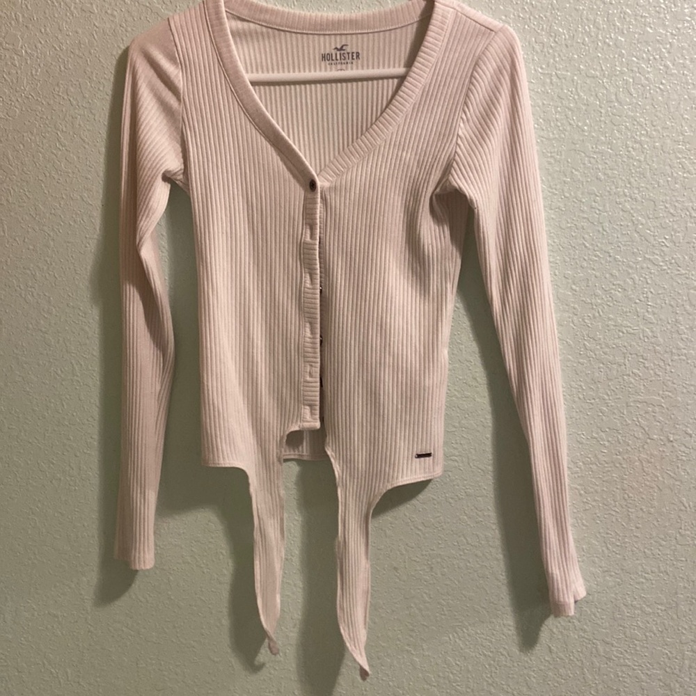 Hollister Women’s cream colored sweater size S